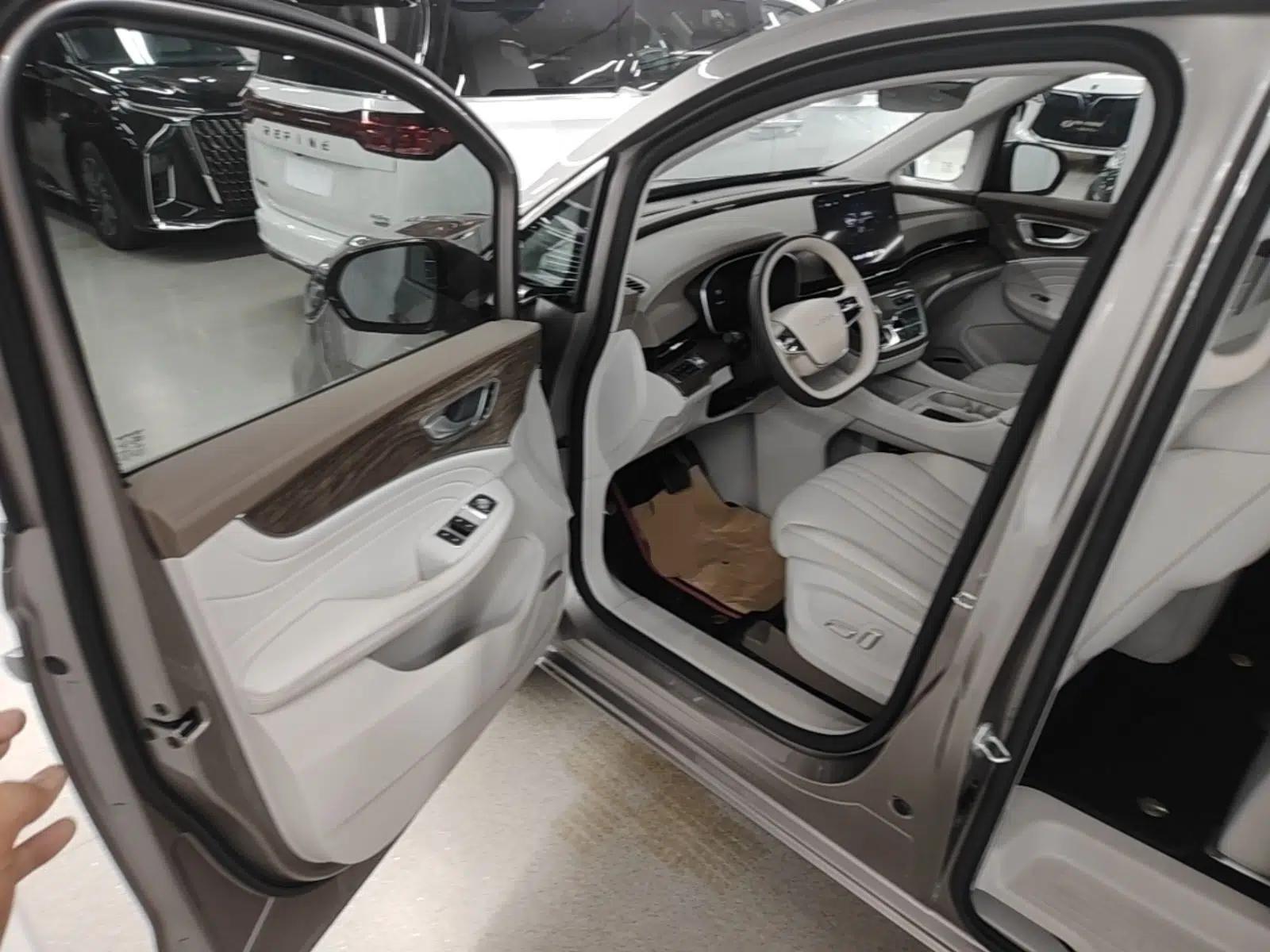 Roewe iMAX8 New Energy 2025 1.5T DMH Lu Zun Deluxe Edition — миниатюра 23