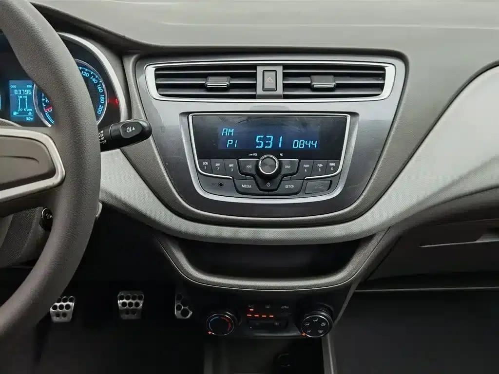 Chevrolet Aveo RV 2016 1.5L Manual Comfort Edition — миниатюра 12