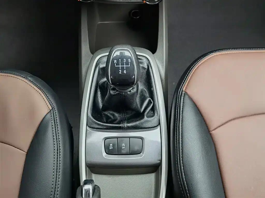 Chevrolet Aveo RV 2016 1.5L Manual Comfort Edition — миниатюра 13