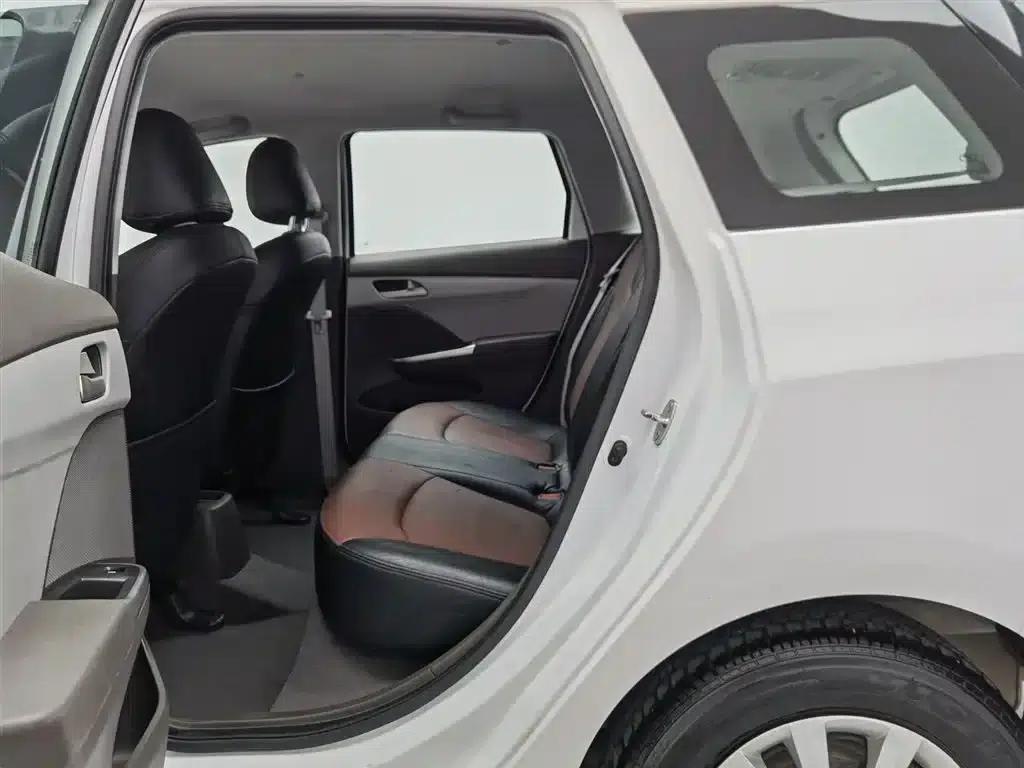 Chevrolet Aveo RV 2016 1.5L Manual Comfort Edition — миниатюра 15