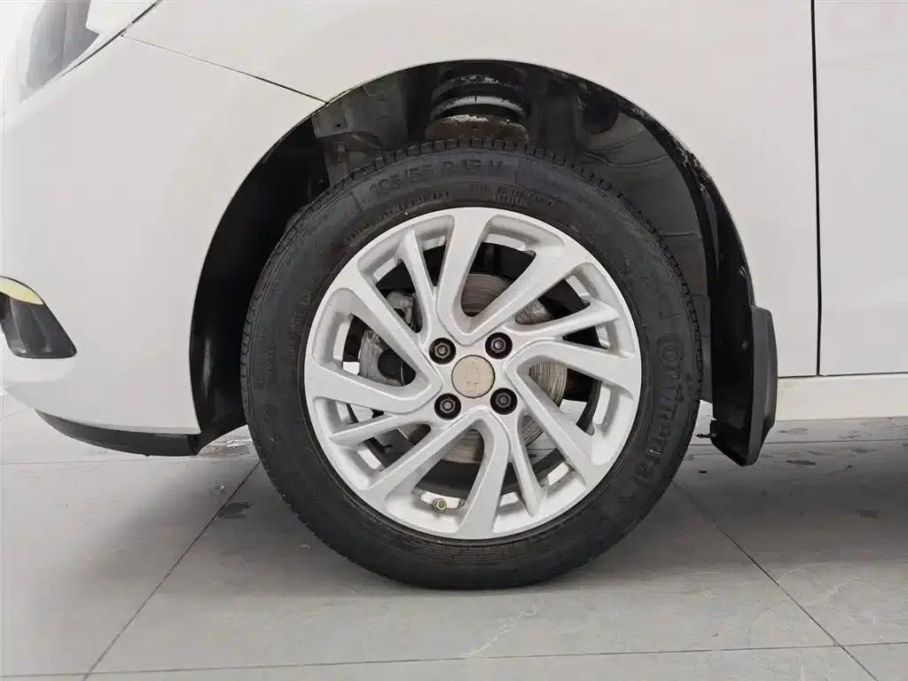 Chevrolet Aveo RV 2016 1.5L Manual Comfort Edition — миниатюра 17