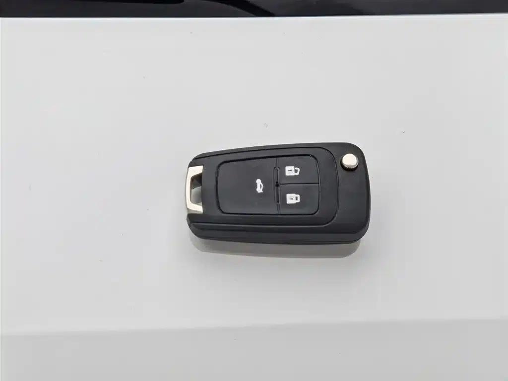 Chevrolet Aveo RV 2016 1.5L Manual Comfort Edition — миниатюра 19