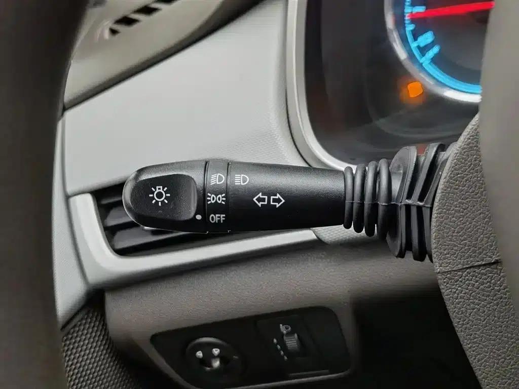 Chevrolet Aveo RV 2016 1.5L Manual Comfort Edition — миниатюра 21