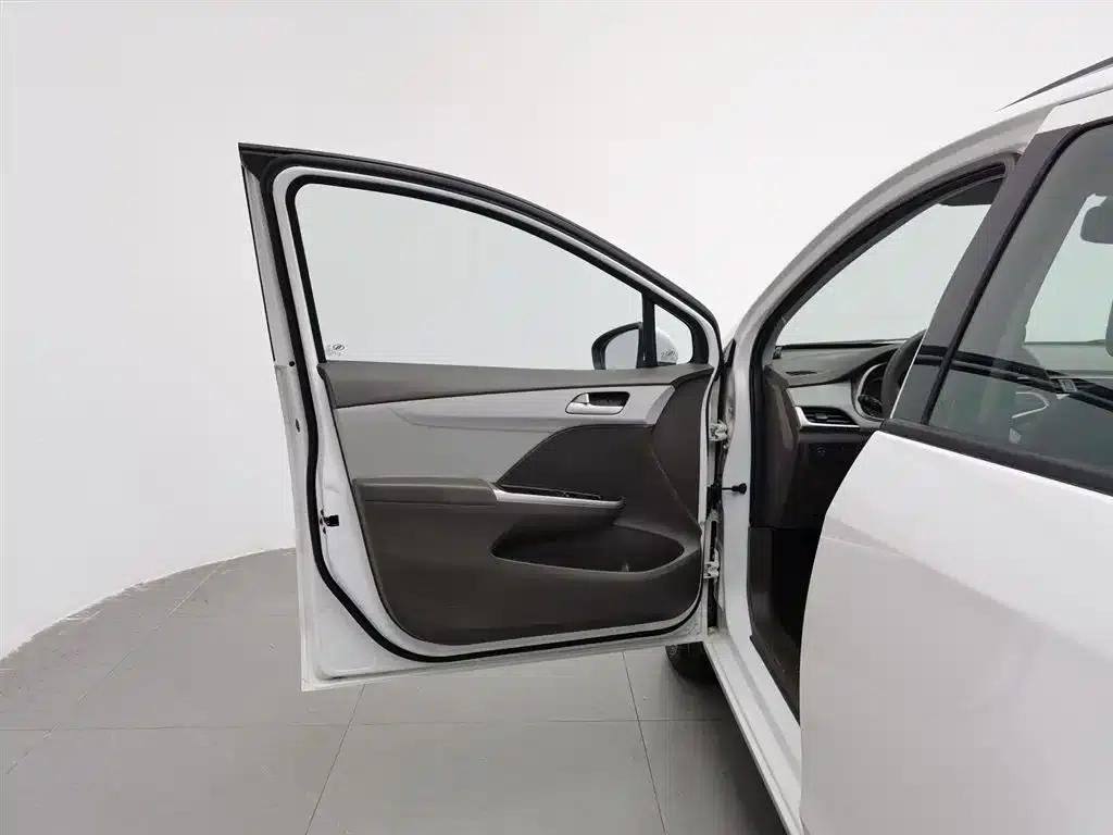 Chevrolet Aveo RV 2016 1.5L Manual Comfort Edition — миниатюра 8