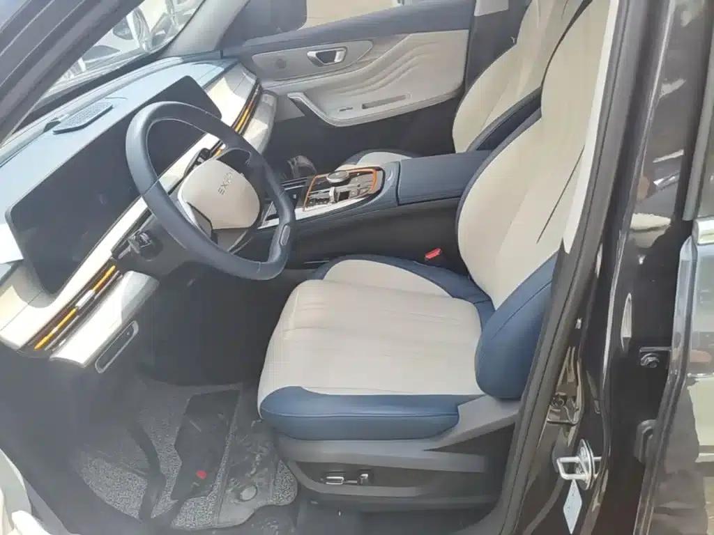 Exeed C-DM 2024 C-DM 1.5TCI 105KM Land Cruiser Edition — миниатюра 15