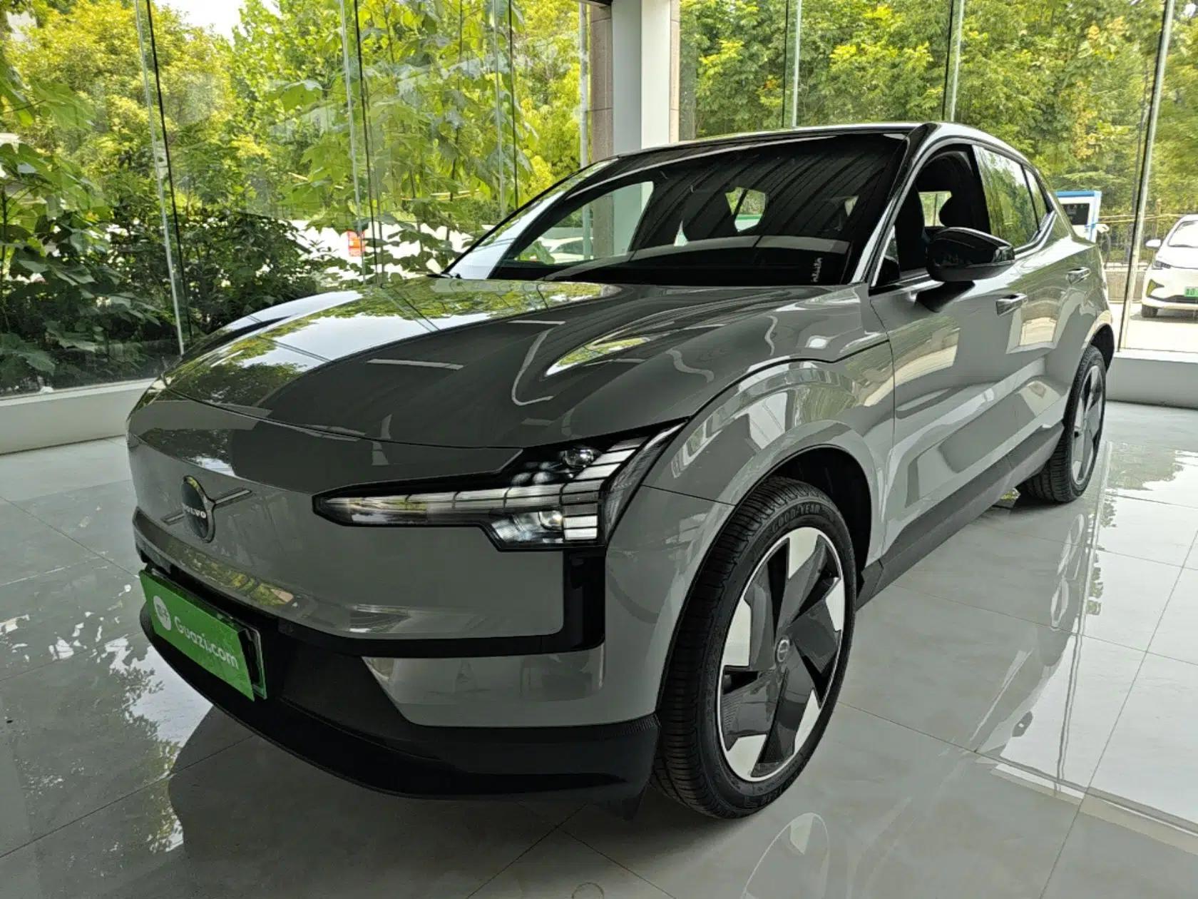 Volvo EX30 2025 Rear-Drive Long-Range Plus Model — миниатюра 1