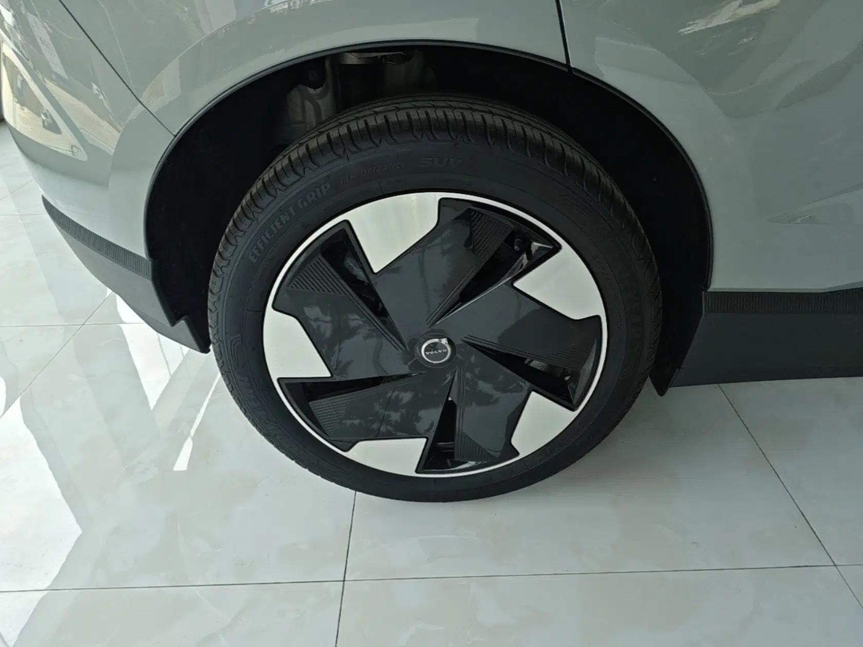 Volvo EX30 2025 Rear-Drive Long-Range Plus Model — миниатюра 11