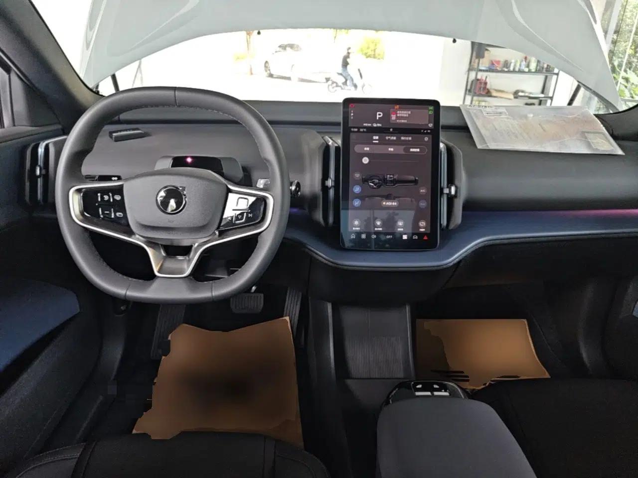 Volvo EX30 2025 Rear-Drive Long-Range Plus Model — миниатюра 12