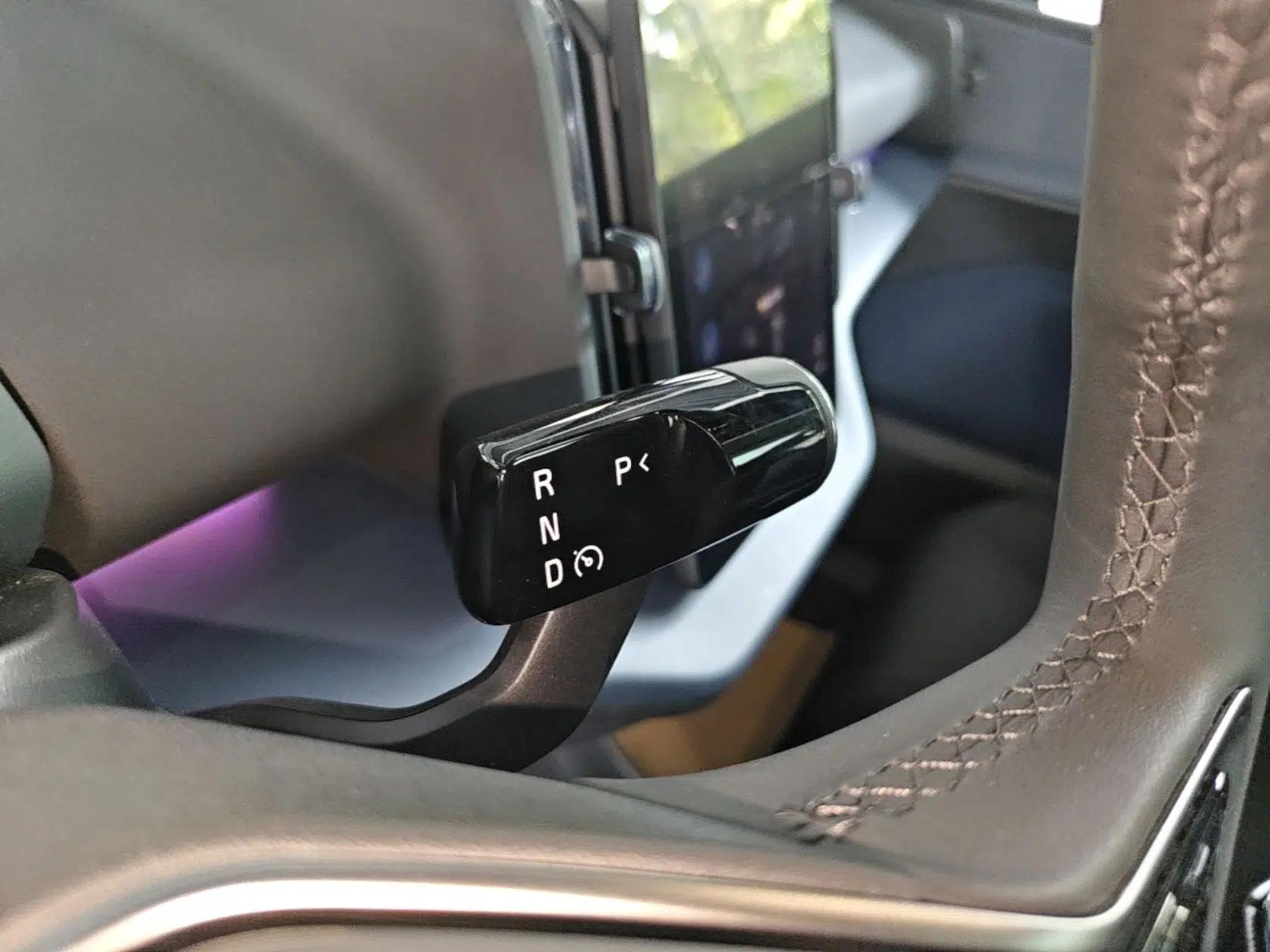 Volvo EX30 2025 Rear-Drive Long-Range Plus Model — миниатюра 16