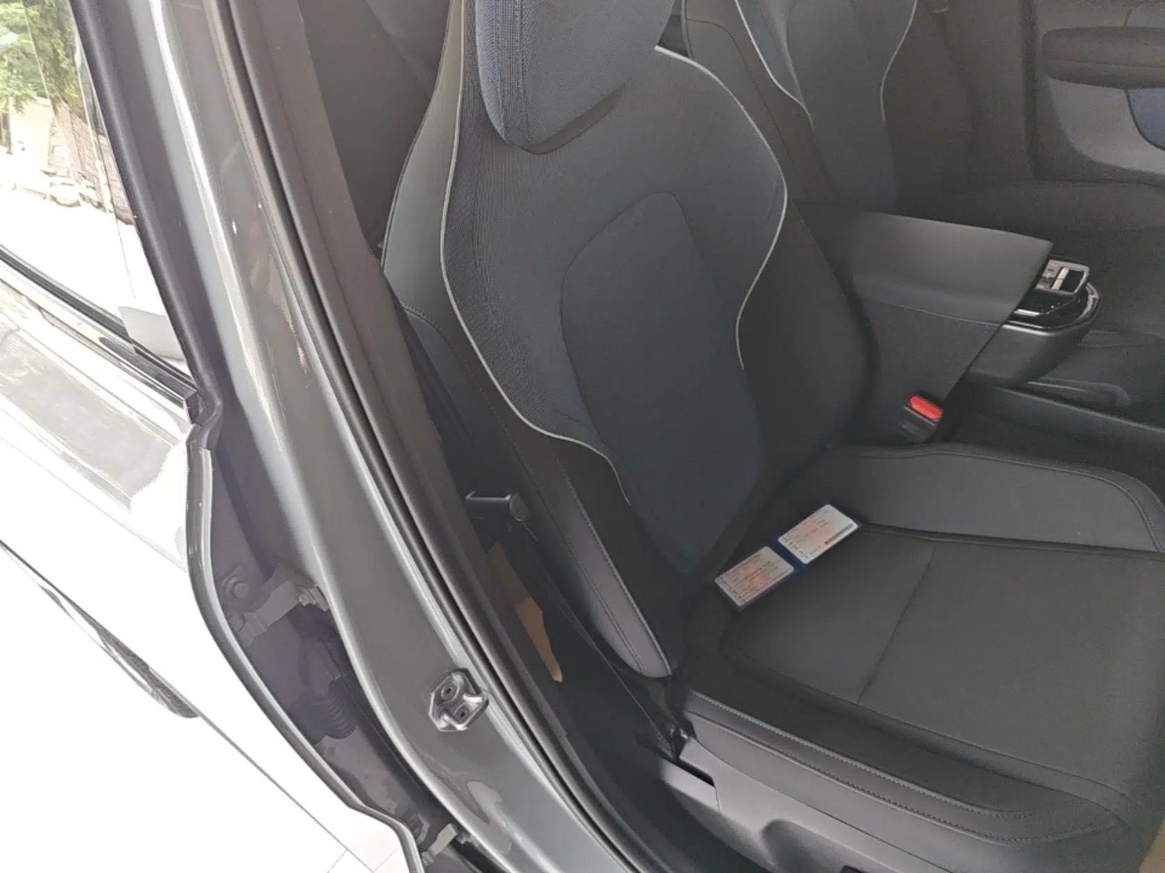 Volvo EX30 2025 Rear-Drive Long-Range Plus Model — миниатюра 19