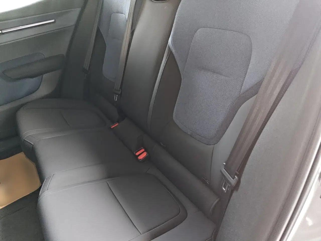 Volvo EX30 2025 Rear-Drive Long-Range Plus Model — миниатюра 20