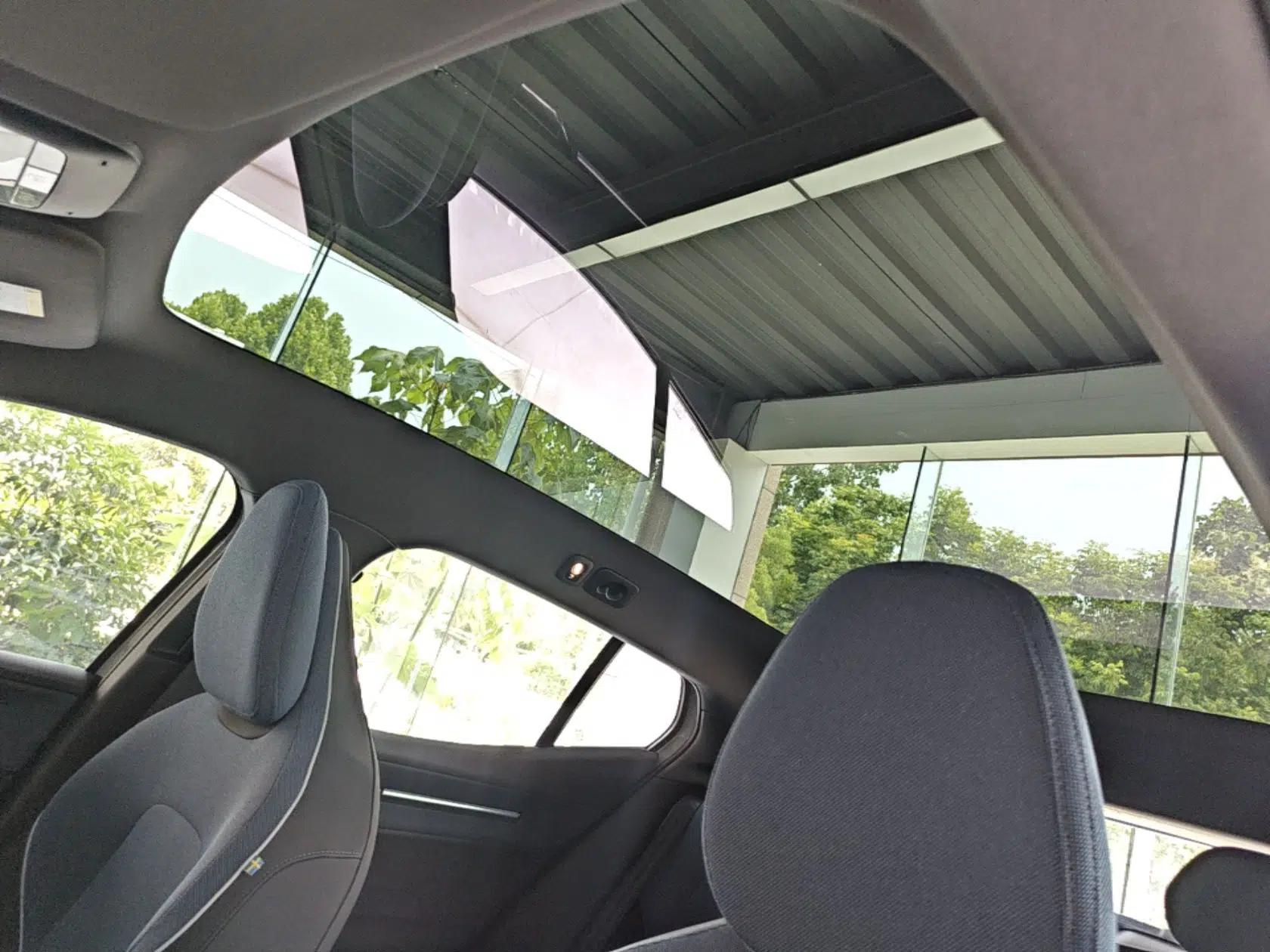 Volvo EX30 2025 Rear-Drive Long-Range Plus Model — миниатюра 21
