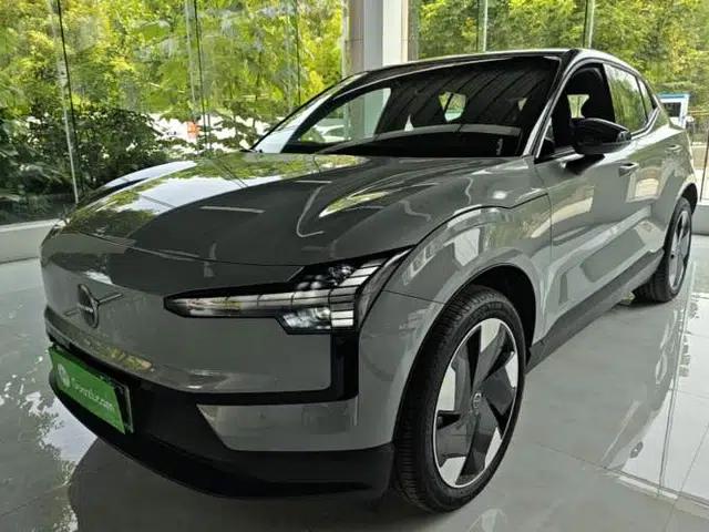 Volvo EX30 2025 Rear-Drive Long-Range Plus Model