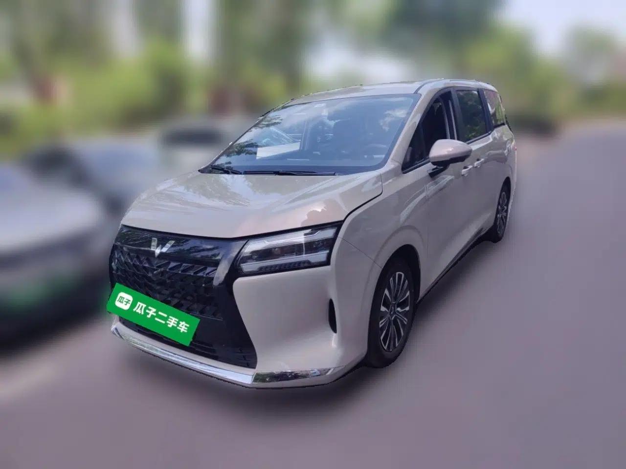 Wuling Starlight 730 2025 Model Plug-in Hybrid 125km Luxury Edition — миниатюра 1