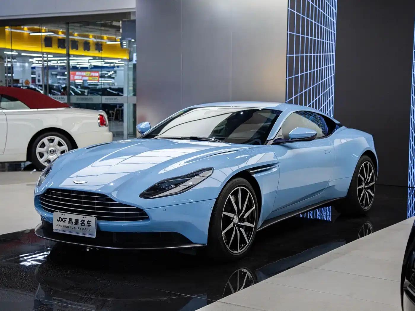 Aston Martin DB11 2019 4.0T V8 Coupe — миниатюра 1