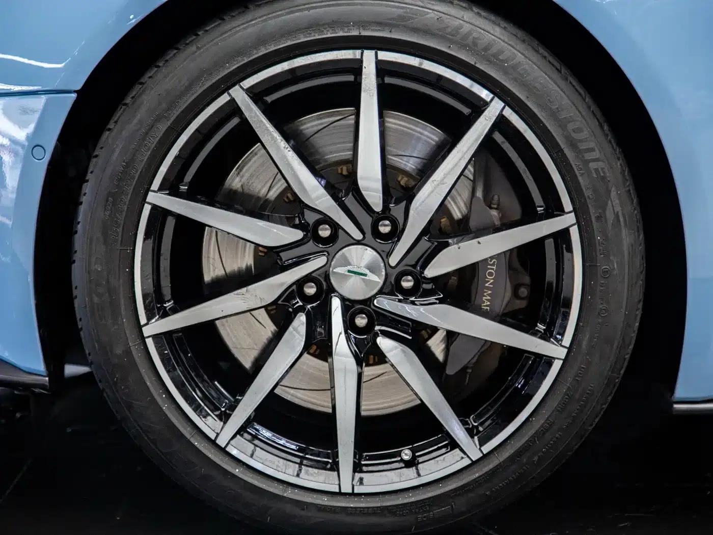 Aston Martin DB11 2019 4.0T V8 Coupe — миниатюра 15