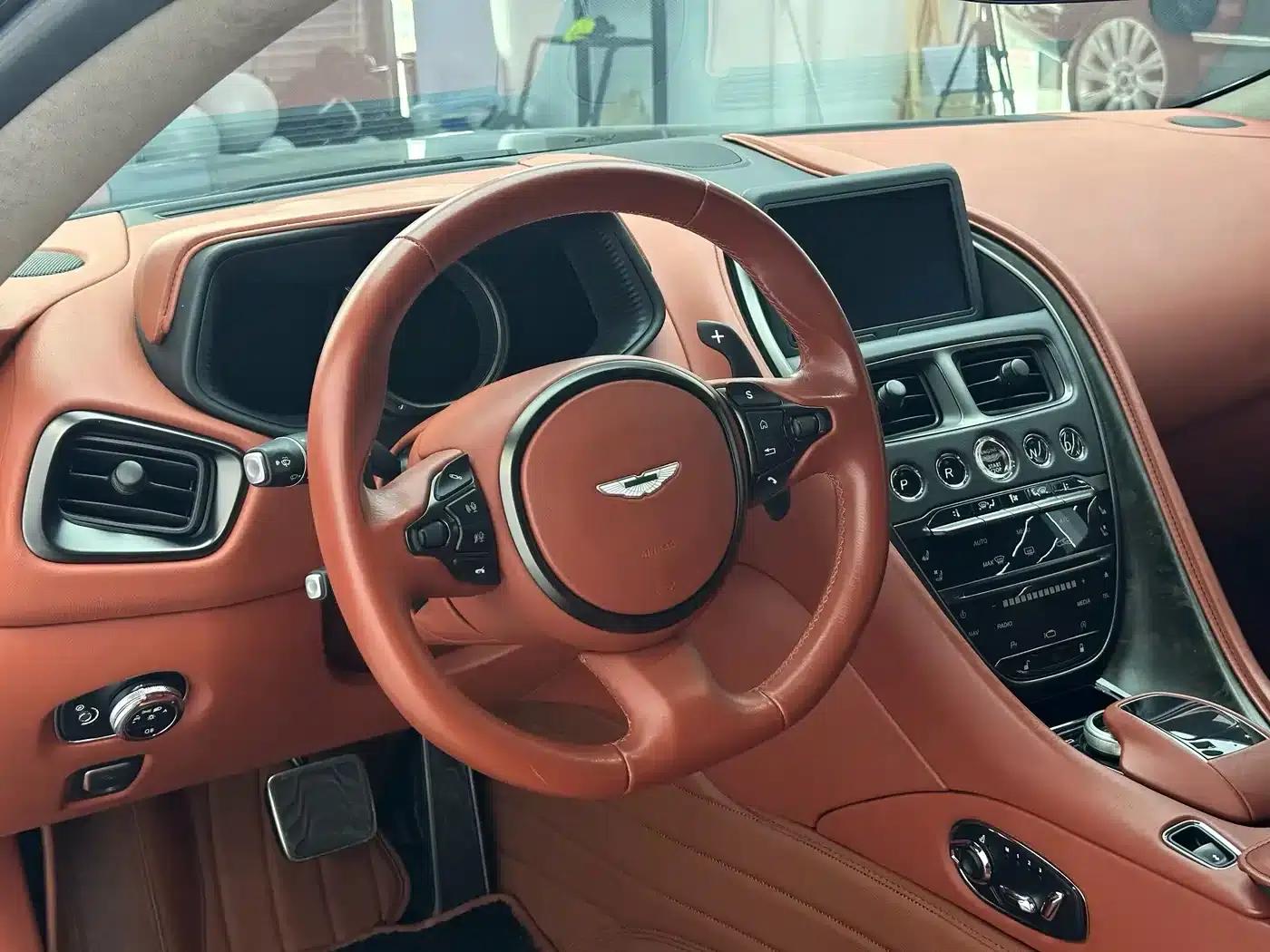 Aston Martin DB11 2019 4.0T V8 Coupe — миниатюра 21