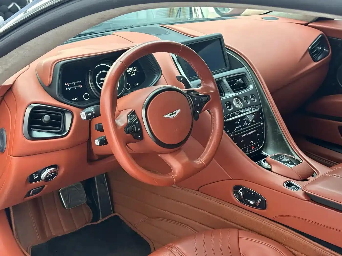 Aston Martin DB11 2019 4.0T V8 Coupe — миниатюра 24