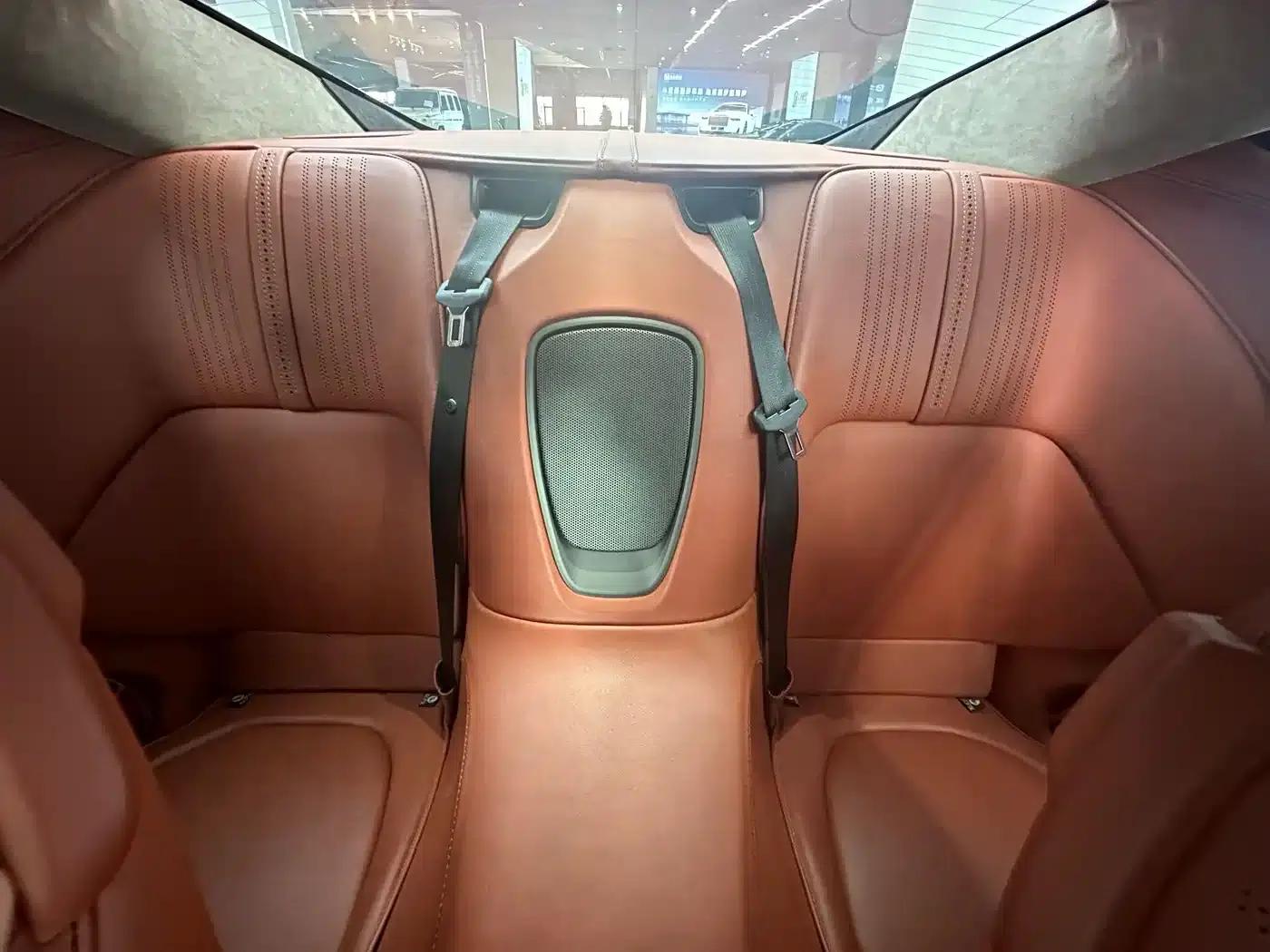 Aston Martin DB11 2019 4.0T V8 Coupe — миниатюра 29