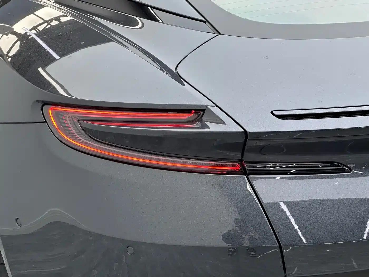 Aston Martin DB11 2019 4.0T V8 Coupe — миниатюра 33