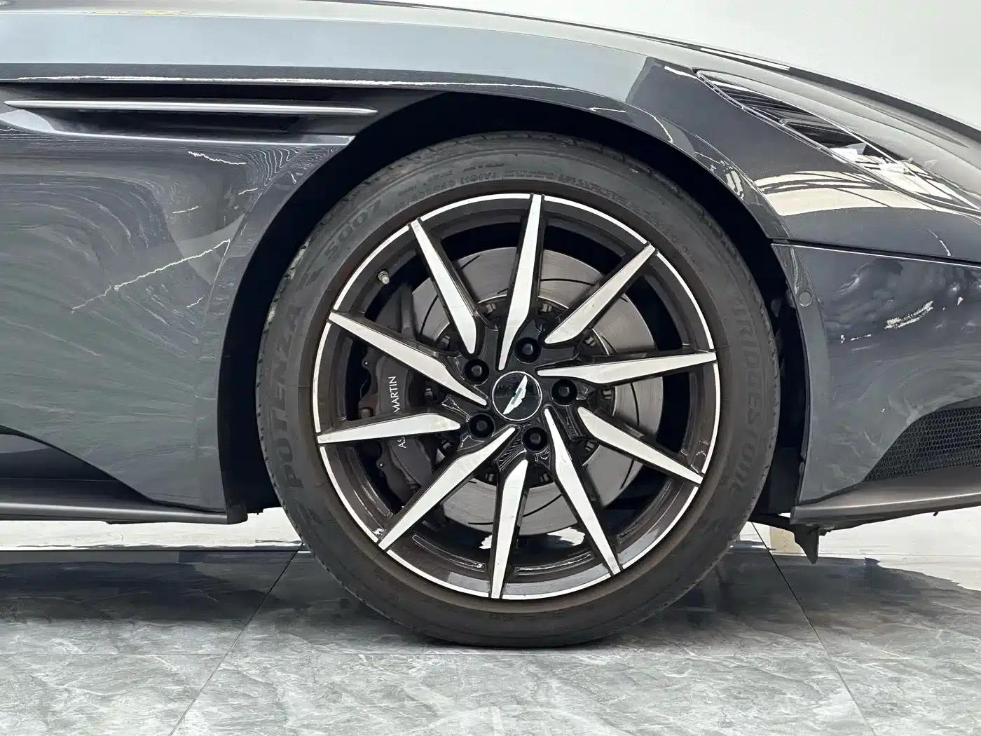 Aston Martin DB11 2019 4.0T V8 Coupe — миниатюра 8