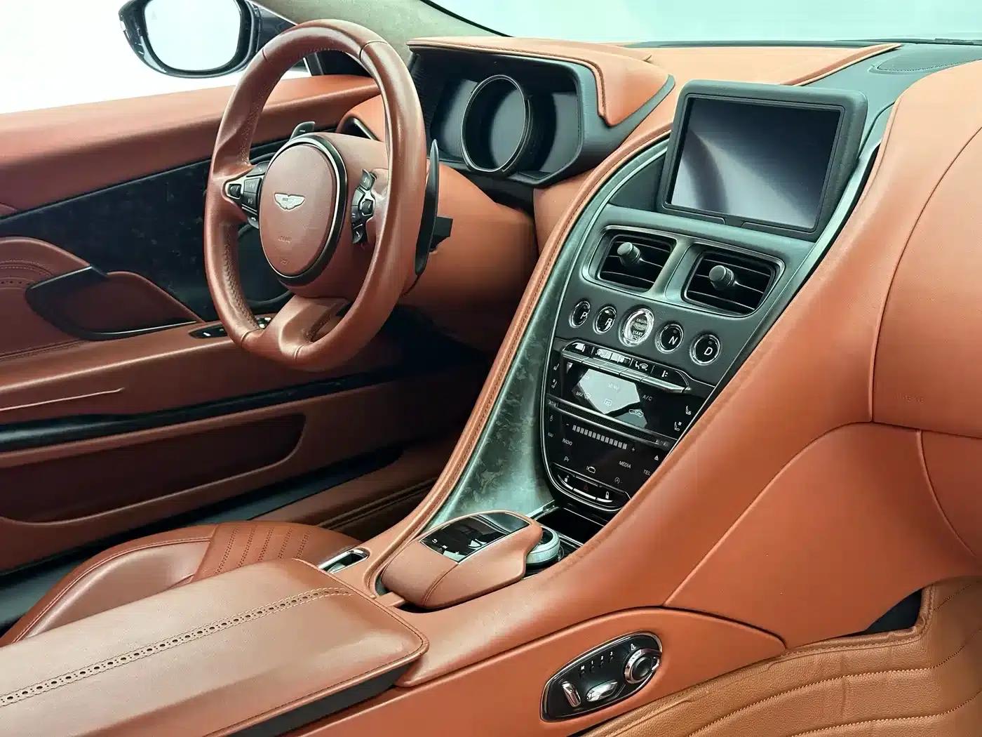 Aston Martin DB11 2019 4.0T V8 Coupe — миниатюра 10