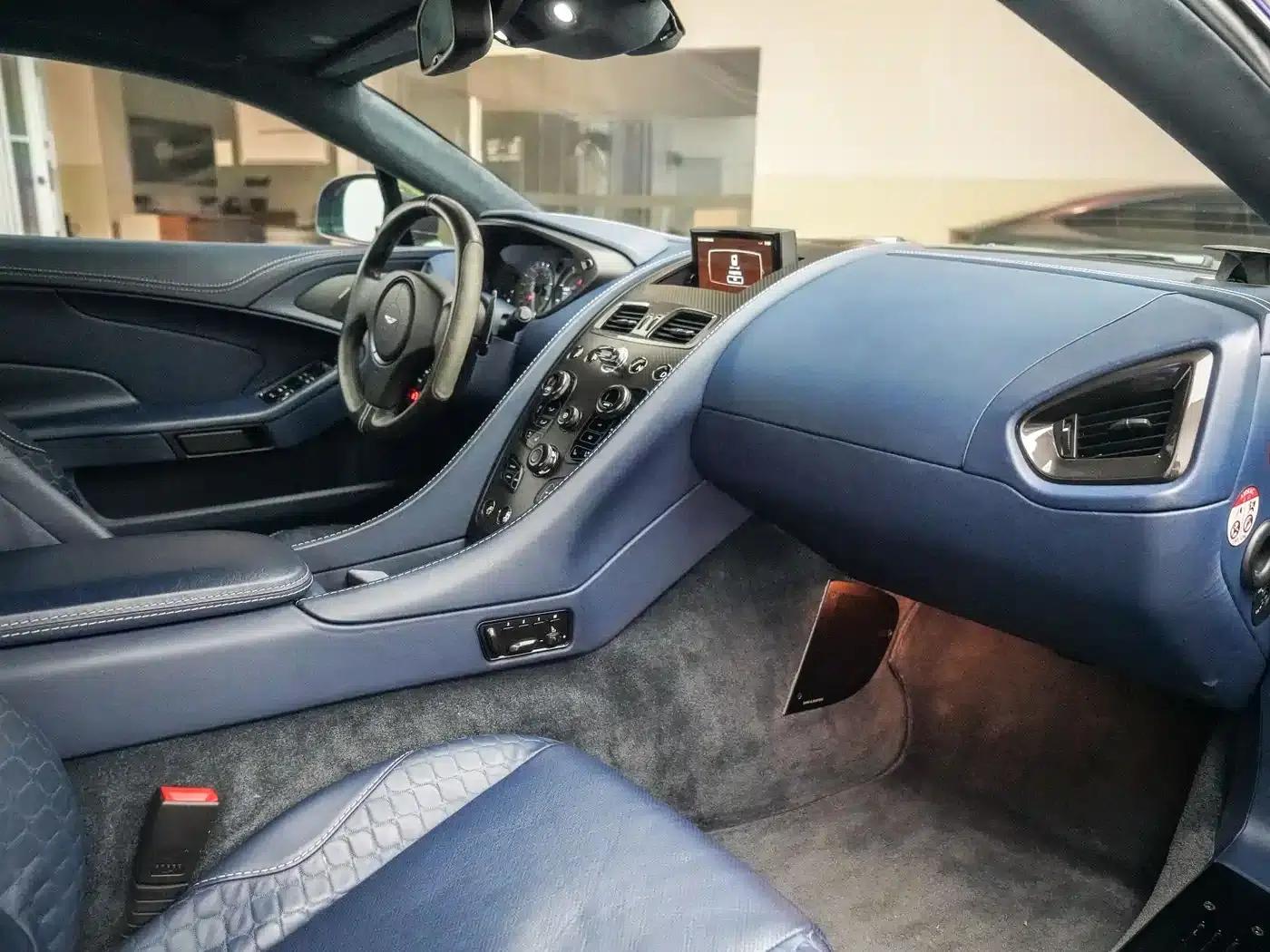 2013 Vanquish 6.0L Standard Model — миниатюра 10