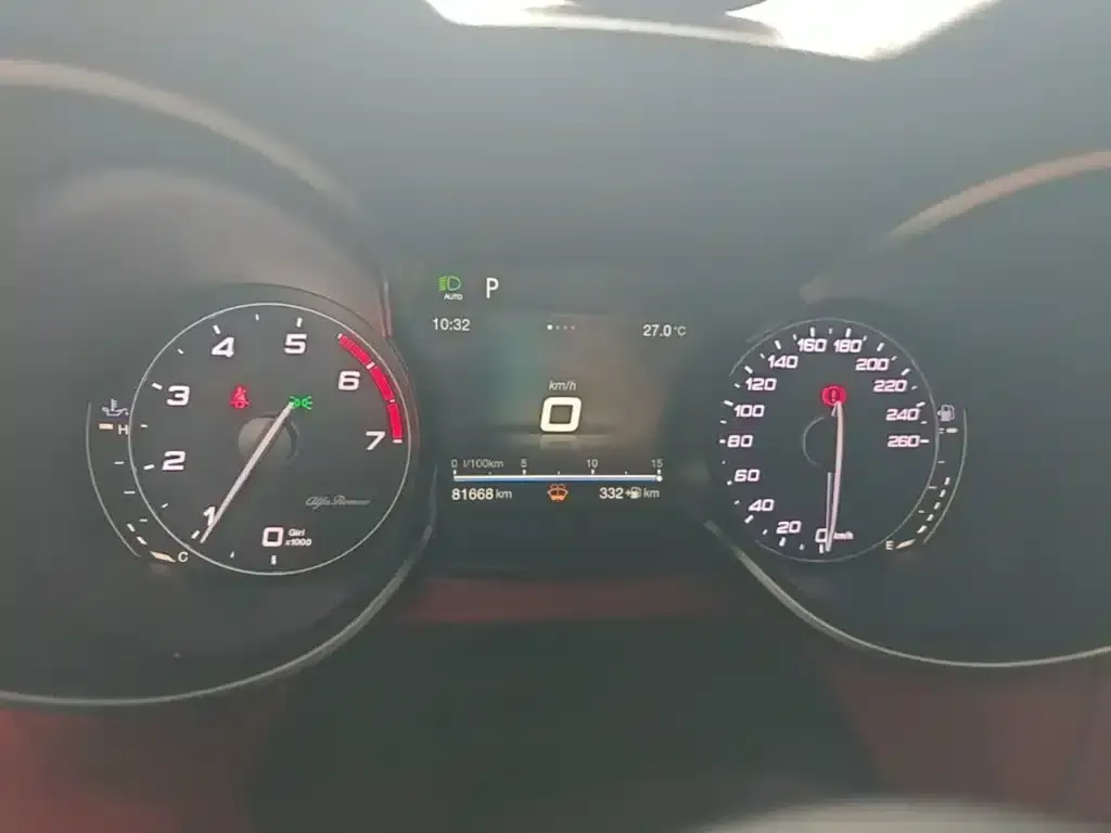 2017 Stelvio 2.0T 200HP Luxury Edition — миниатюра 12