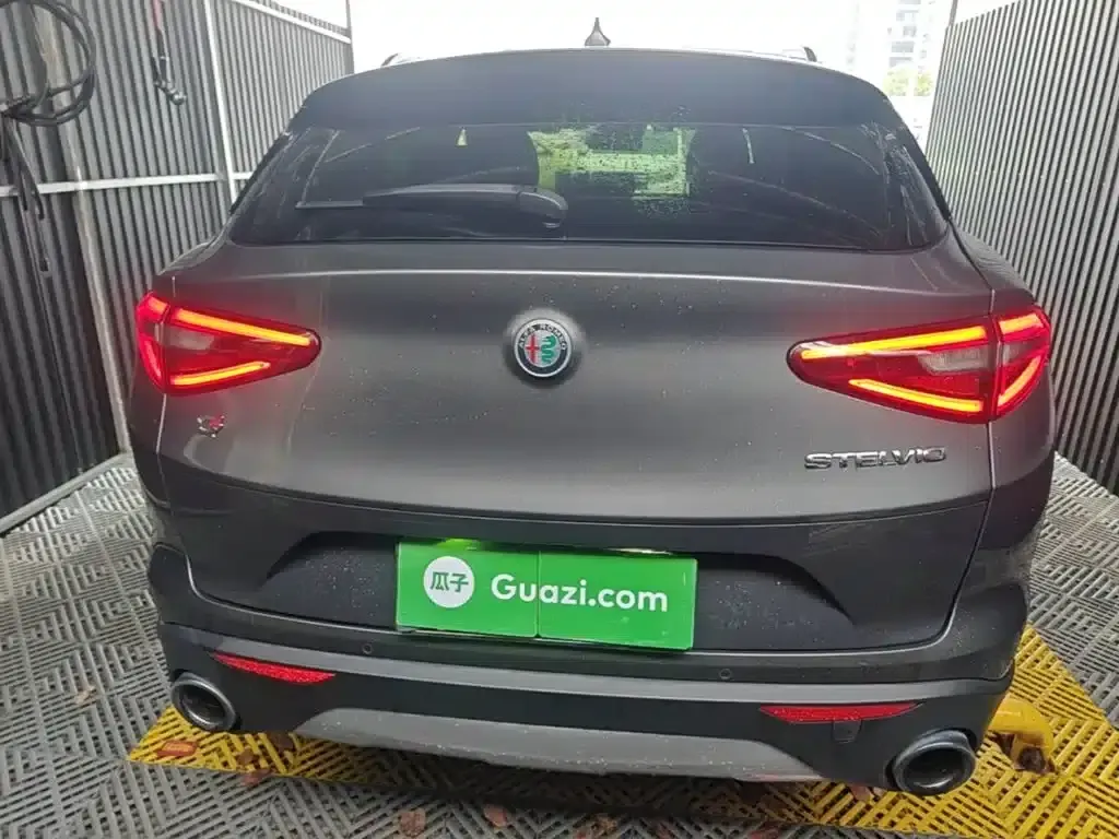 2017 Stelvio 2.0T 200HP Luxury Edition — миниатюра 6