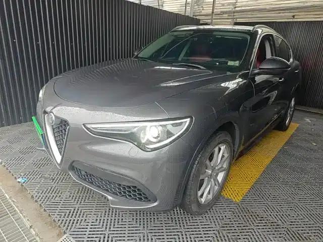 2017 Stelvio 2.0T 200HP Luxury Edition