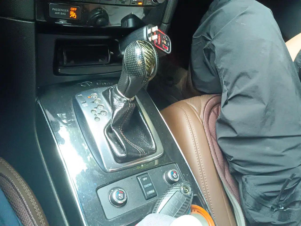 Infiniti QX70 2013 3.7L Standard Edition — миниатюра 14