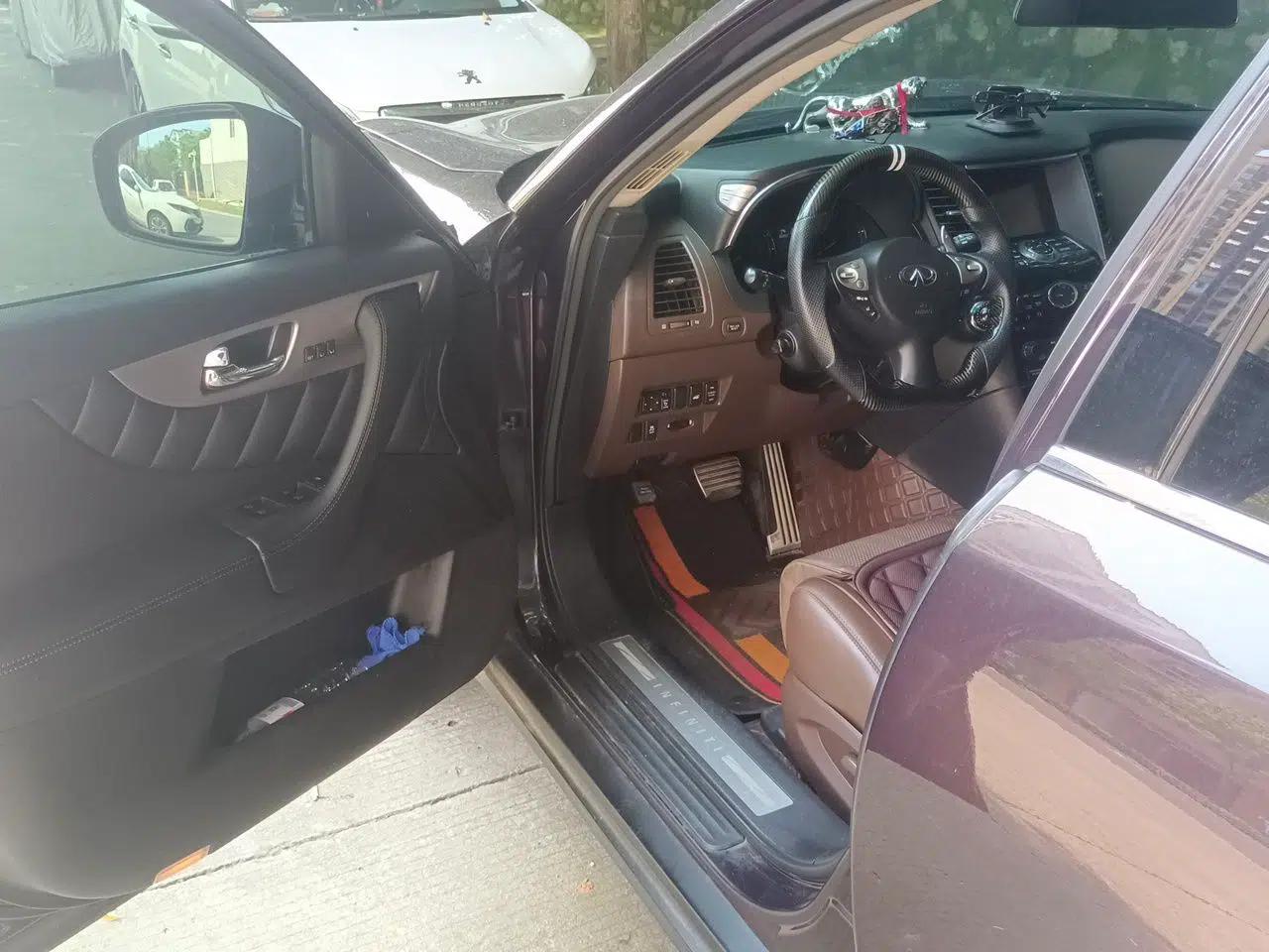 Infiniti QX70 2013 3.7L Standard Edition — миниатюра 16