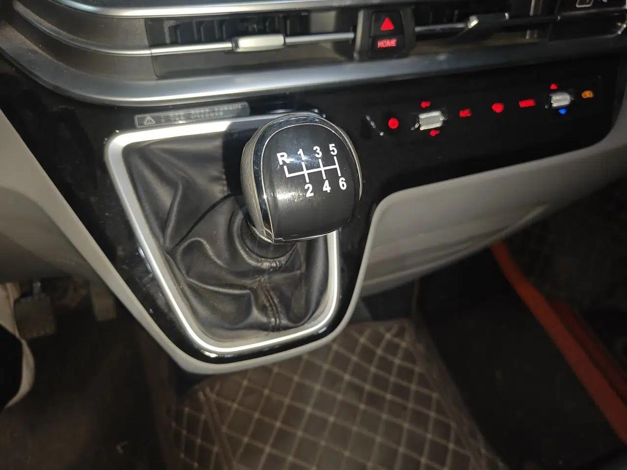 Iveco Fidato 2023 C30 Passenger Van 2.0T 93kW Manual Transmission Xingtu Edition Low Roof — миниатюра 14