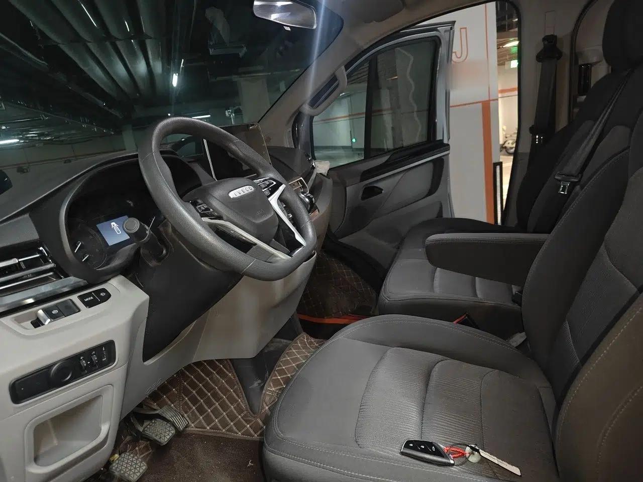 Iveco Fidato 2023 C30 Passenger Van 2.0T 93kW Manual Transmission Xingtu Edition Low Roof — миниатюра 15