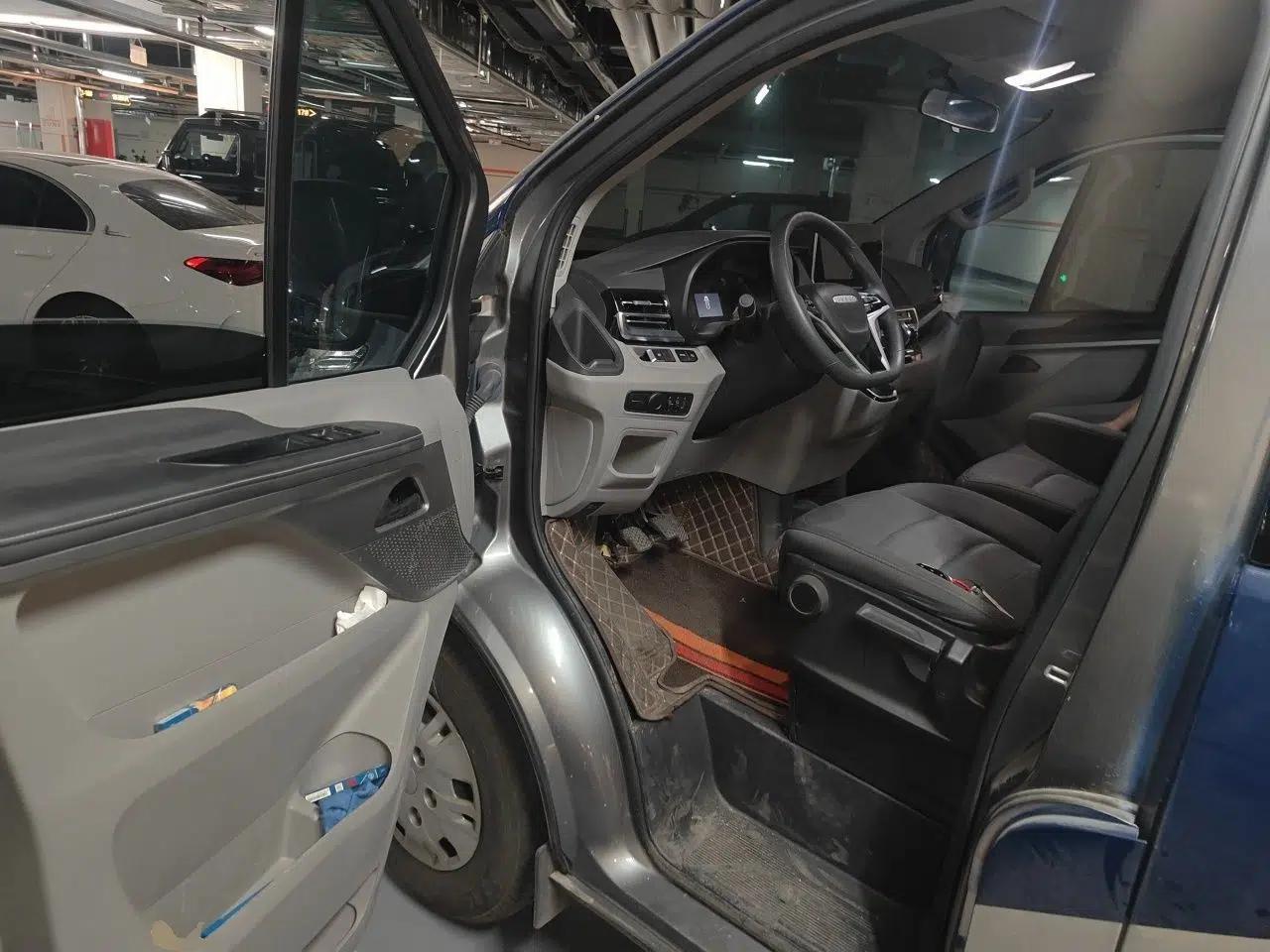 Iveco Fidato 2023 C30 Passenger Van 2.0T 93kW Manual Transmission Xingtu Edition Low Roof — миниатюра 16