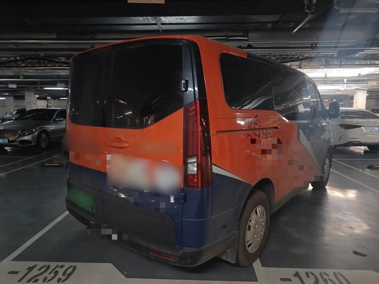 Iveco Fidato 2023 C30 Passenger Van 2.0T 93kW Manual Transmission Xingtu Edition Low Roof — миниатюра 6