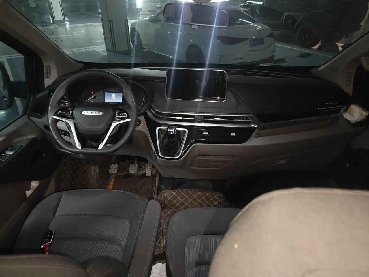 Iveco Fidato 2023 C30 Passenger Van 2.0T 93kW Manual Transmission Xingtu Edition Low Roof — миниатюра 9