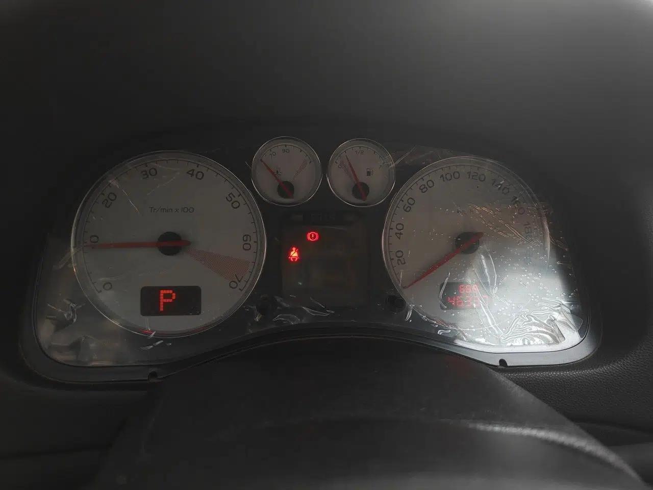 Peugeot 307 2010 Hatchback 1.6L Automatic Comfort Edition — миниатюра 11