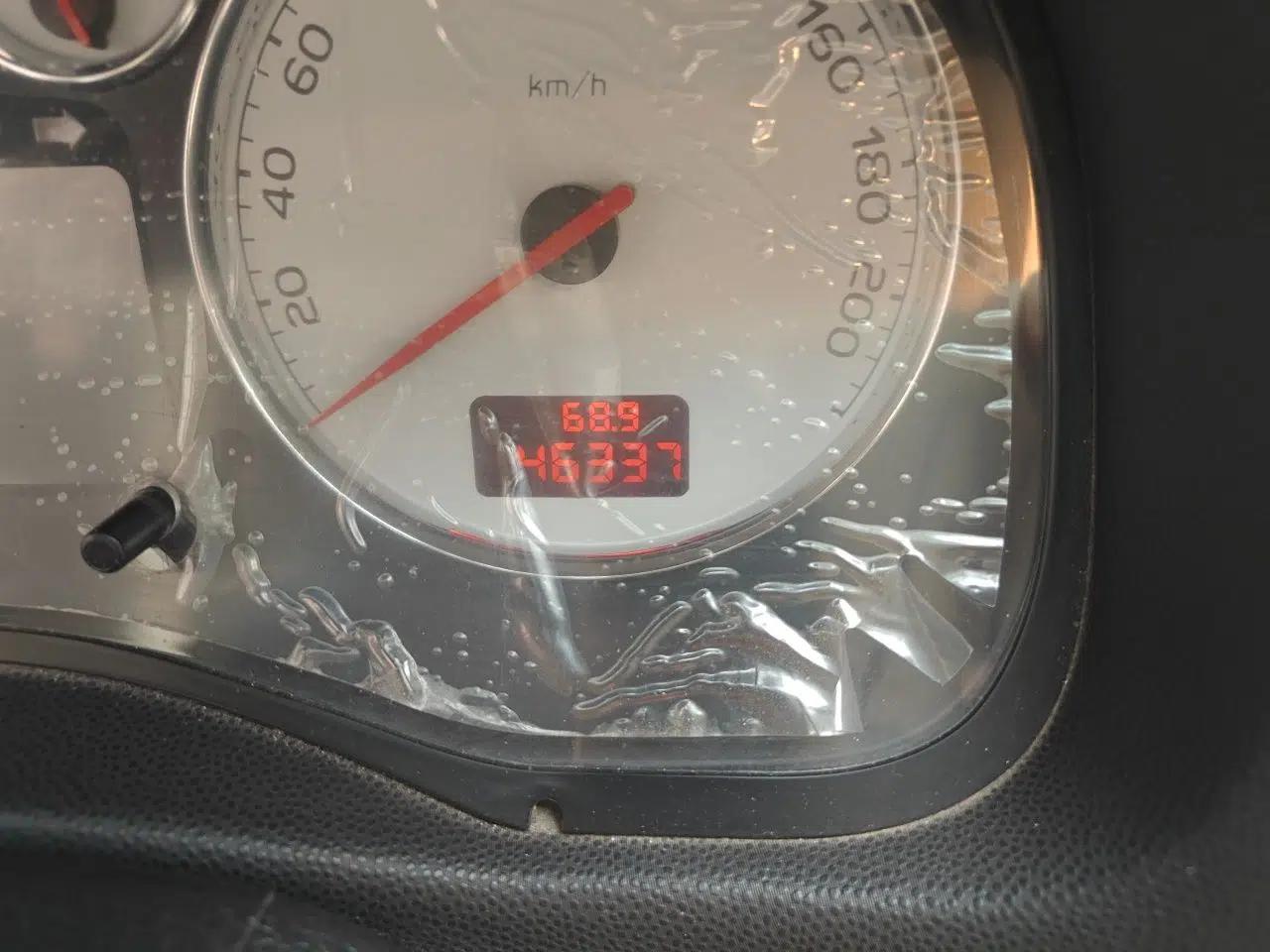 Peugeot 307 2010 Hatchback 1.6L Automatic Comfort Edition — миниатюра 12