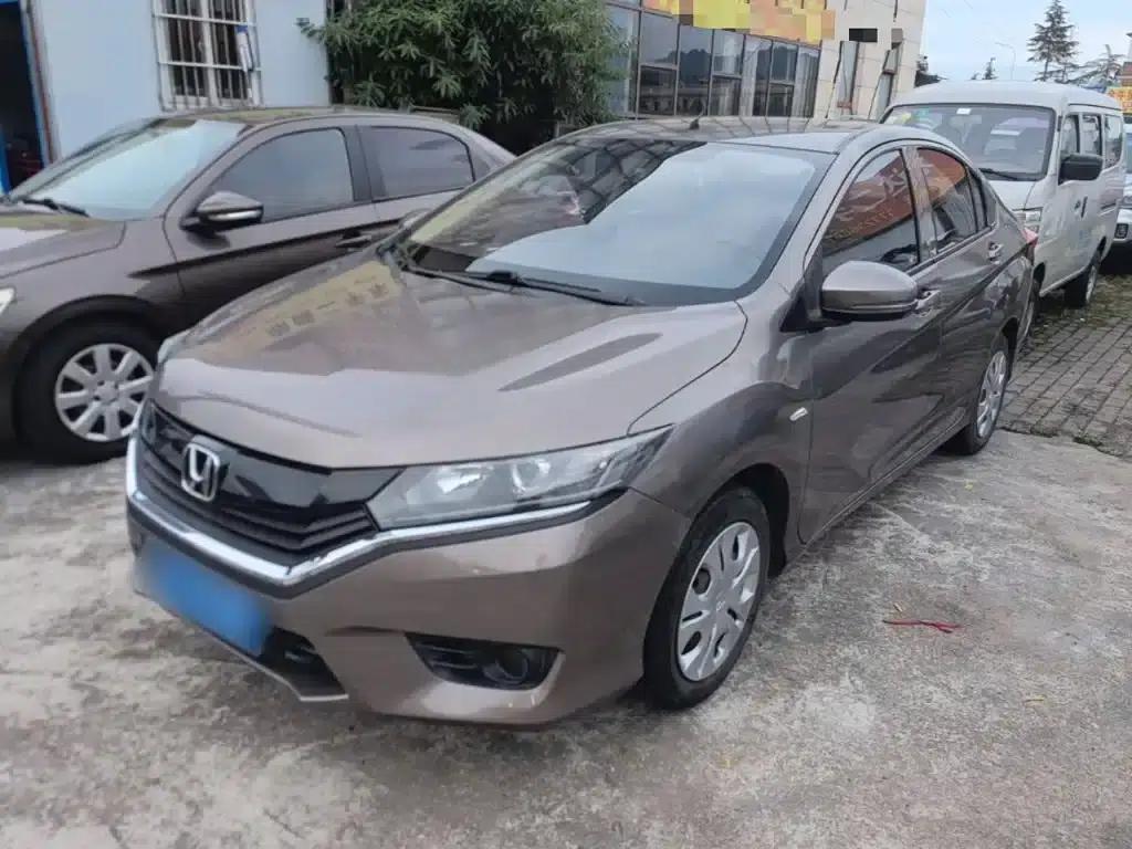 2016 Honda Greiz 1.5L CVT Classic Edition — миниатюра 1