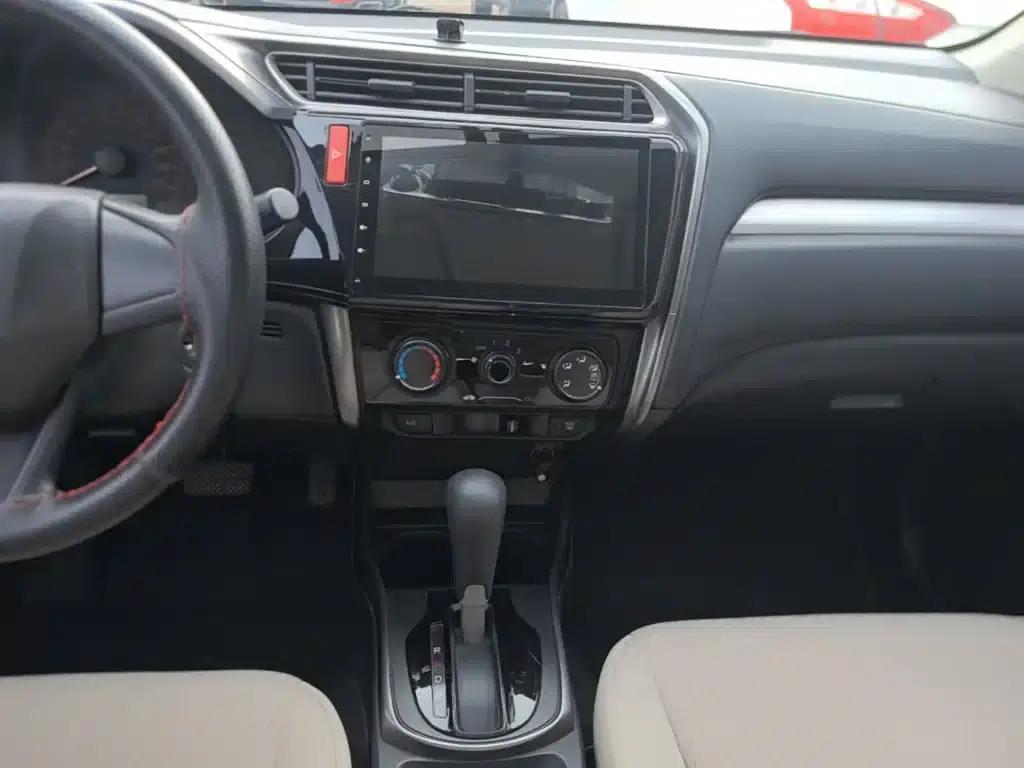 2016 Honda Greiz 1.5L CVT Classic Edition — миниатюра 13