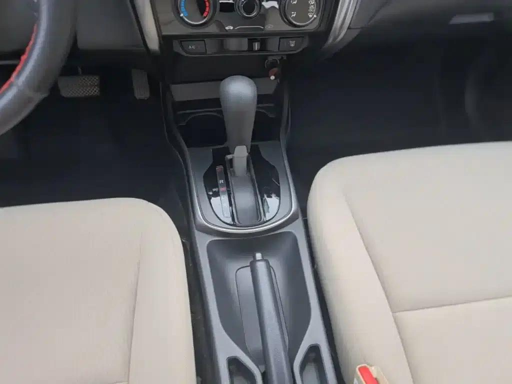 2016 Honda Greiz 1.5L CVT Classic Edition — миниатюра 14