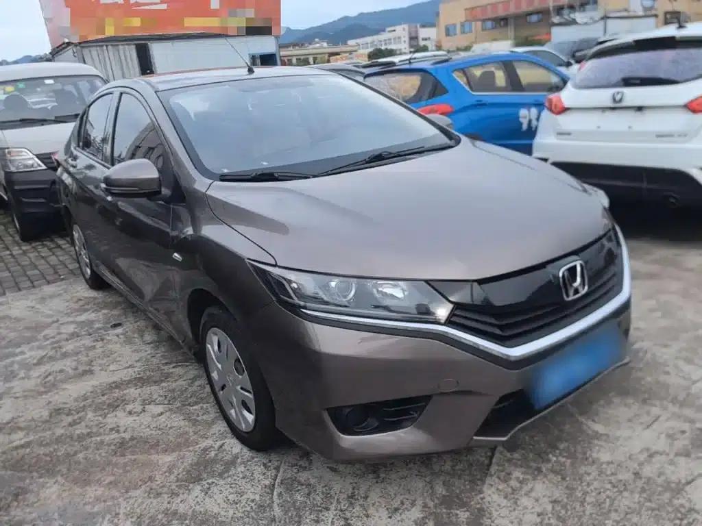 2016 Honda Greiz 1.5L CVT Classic Edition — миниатюра 4
