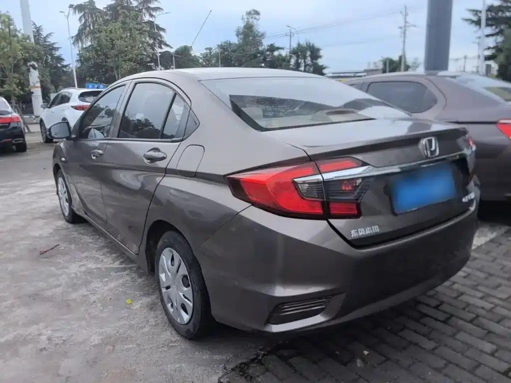 2016 Honda Greiz 1.5L CVT Classic Edition — миниатюра 5