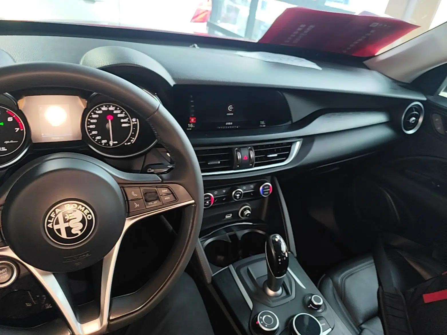 Alfa Romeo Stelvio 2017 2.0T 200HP Elite Edition — миниатюра 12