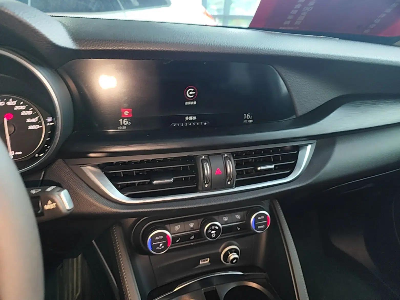 Alfa Romeo Stelvio 2017 2.0T 200HP Elite Edition — миниатюра 15