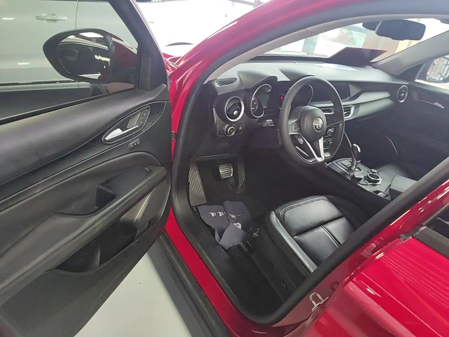 Alfa Romeo Stelvio 2017 2.0T 200HP Elite Edition — миниатюра 18
