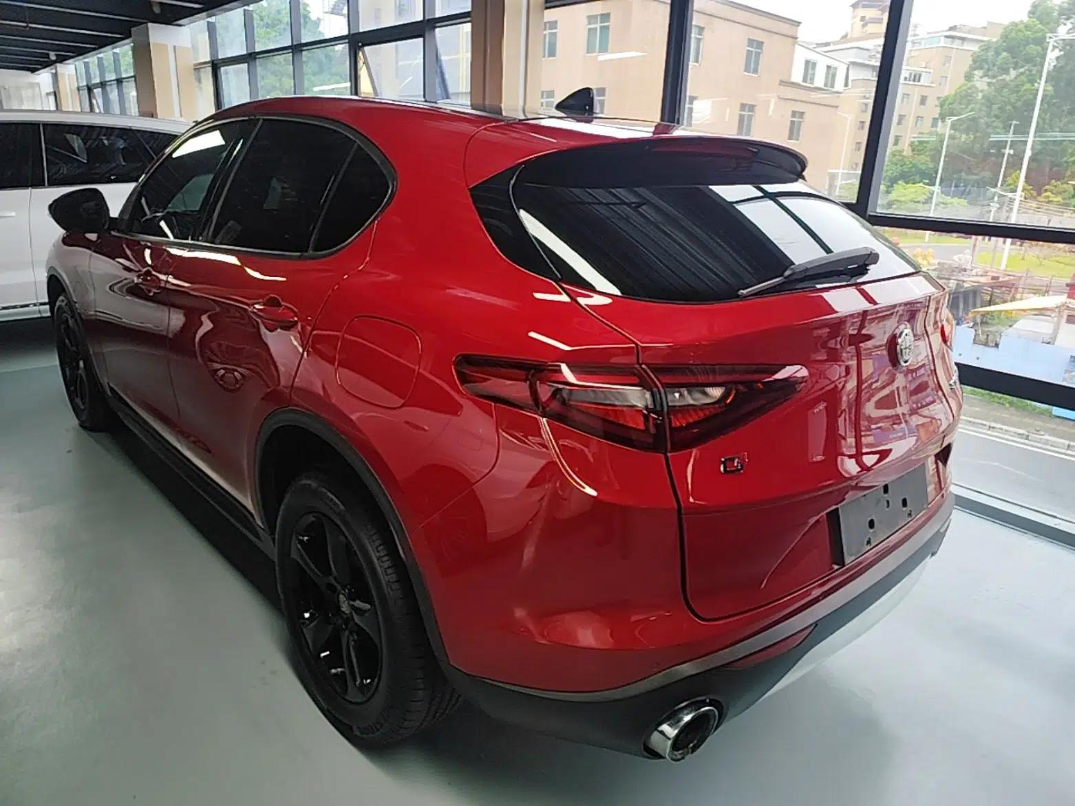Alfa Romeo Stelvio 2017 2.0T 200HP Elite Edition — миниатюра 4