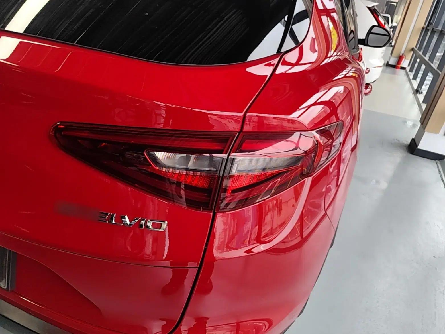 Alfa Romeo Stelvio 2017 2.0T 200HP Elite Edition — миниатюра 9