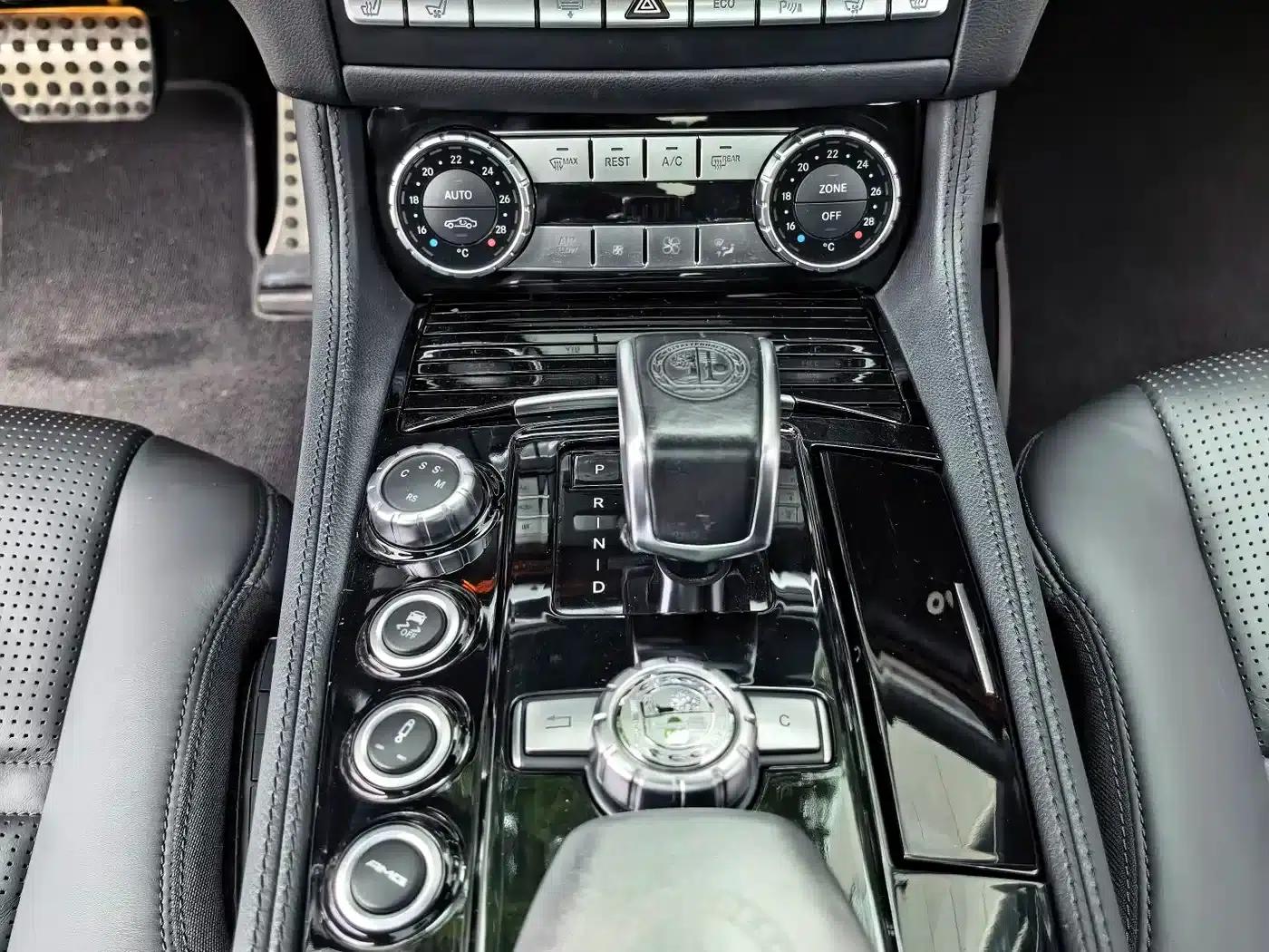 2015 Mercedes-Benz CLS AMG 63 4MATIC — миниатюра 23